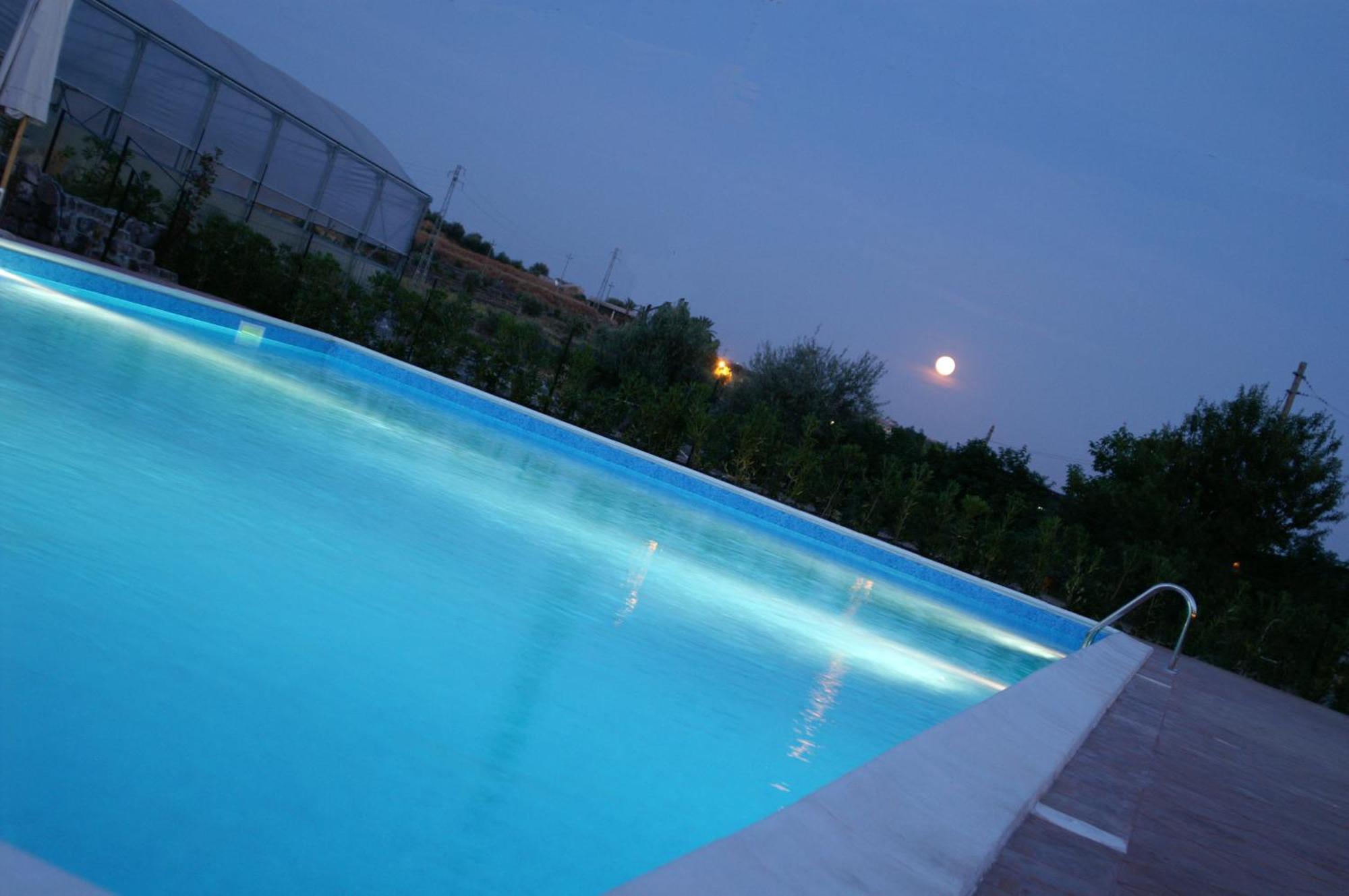 Agriturismo Biologico Corte Aragonese Santa Maria di Licodia Exterior foto