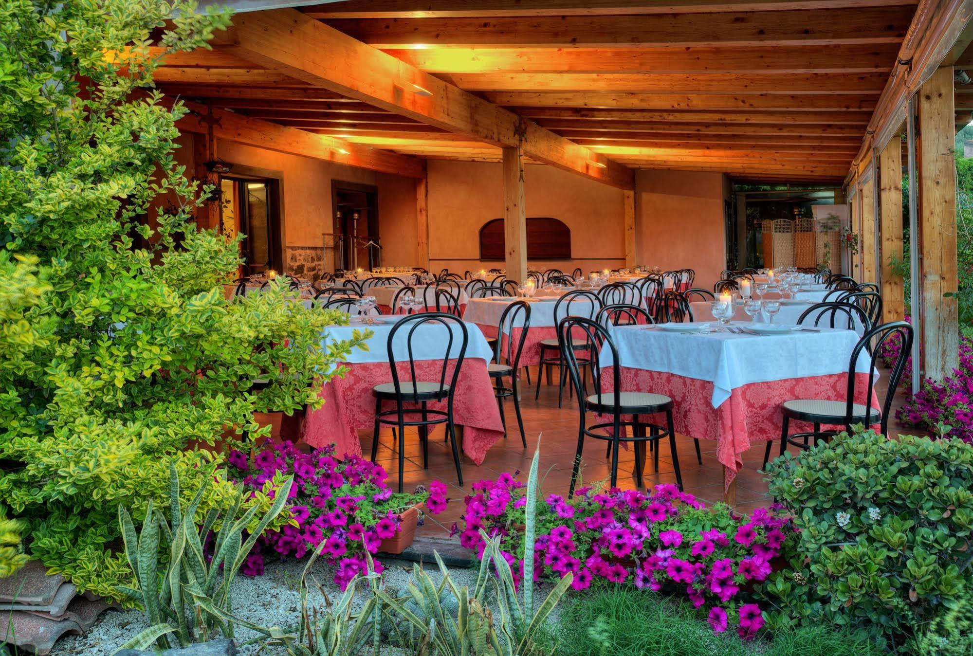 Agriturismo Biologico Corte Aragonese Santa Maria di Licodia Exterior foto