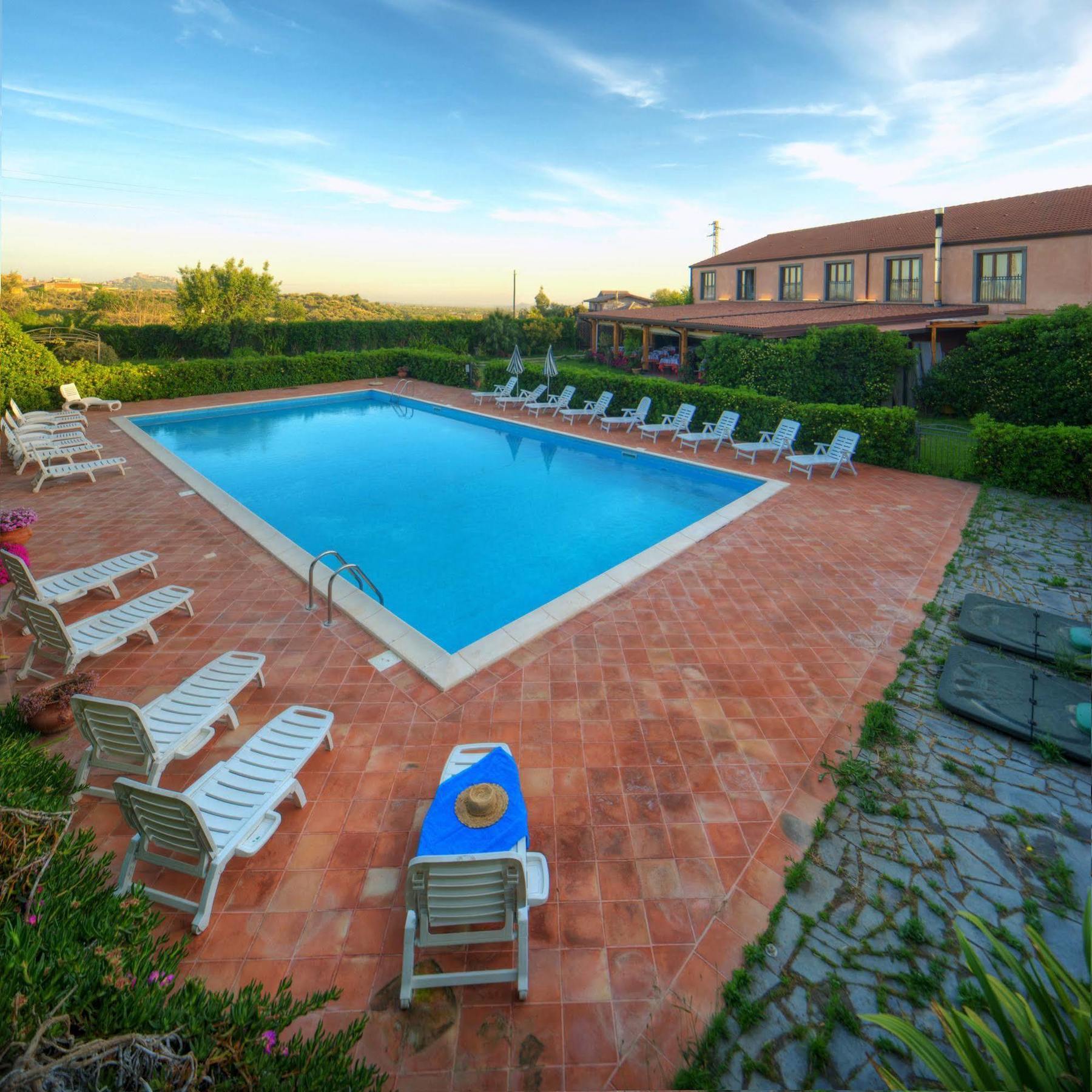 Agriturismo Biologico Corte Aragonese Santa Maria di Licodia Exterior foto